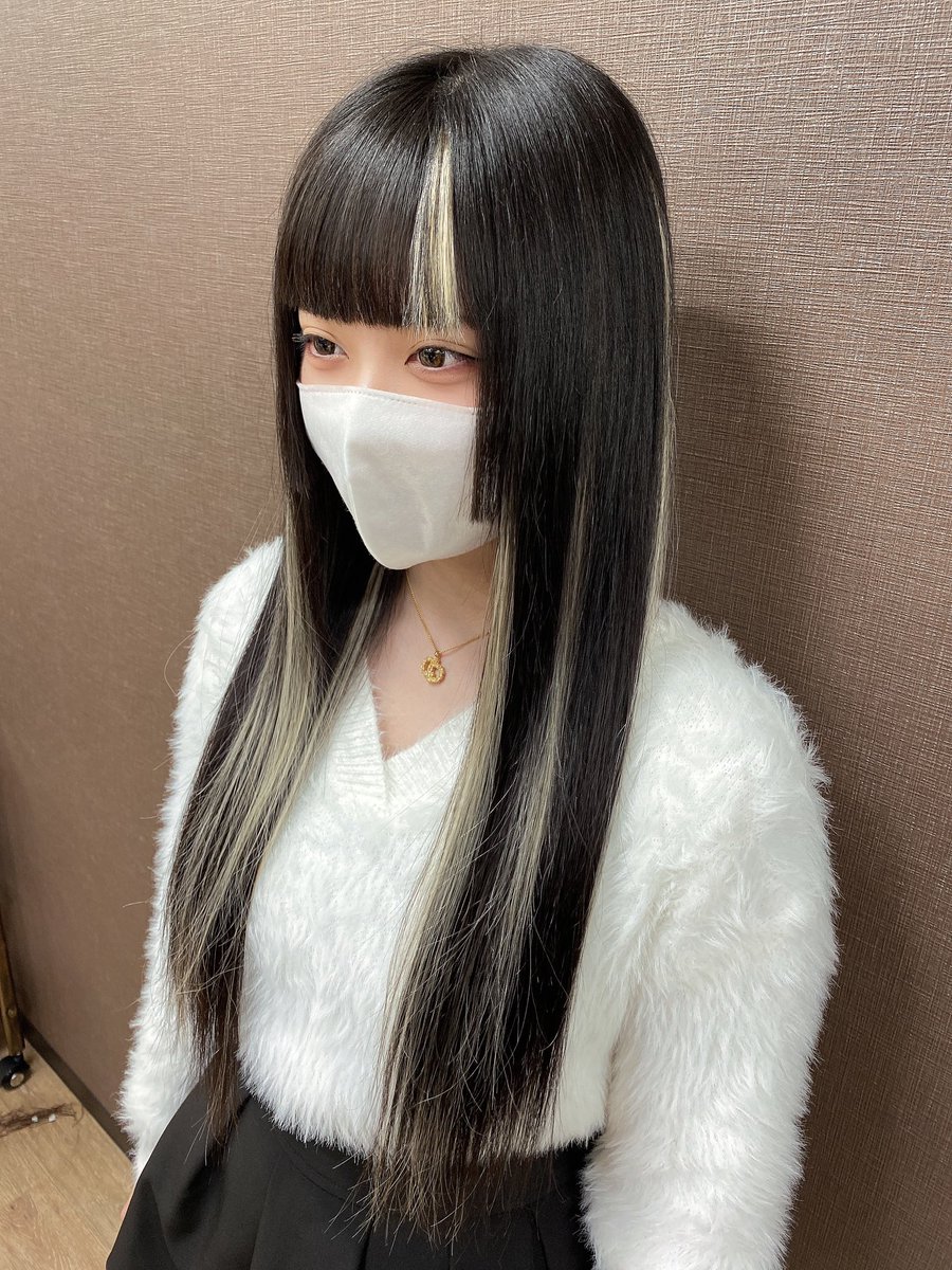 流行りの前髪メッシュをシールエクステでできちゃいます✌️ #エクステ