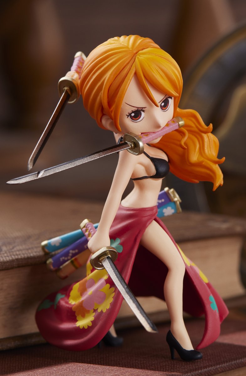 ワンピースマガジン 名物企画「夢の一枚」より〝三刀流〟ナミが