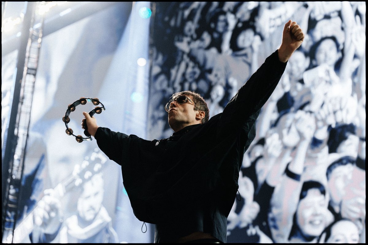 oasislive25 東京ドーム公演初日のライブ写真が到着🇯🇵 🎧セット