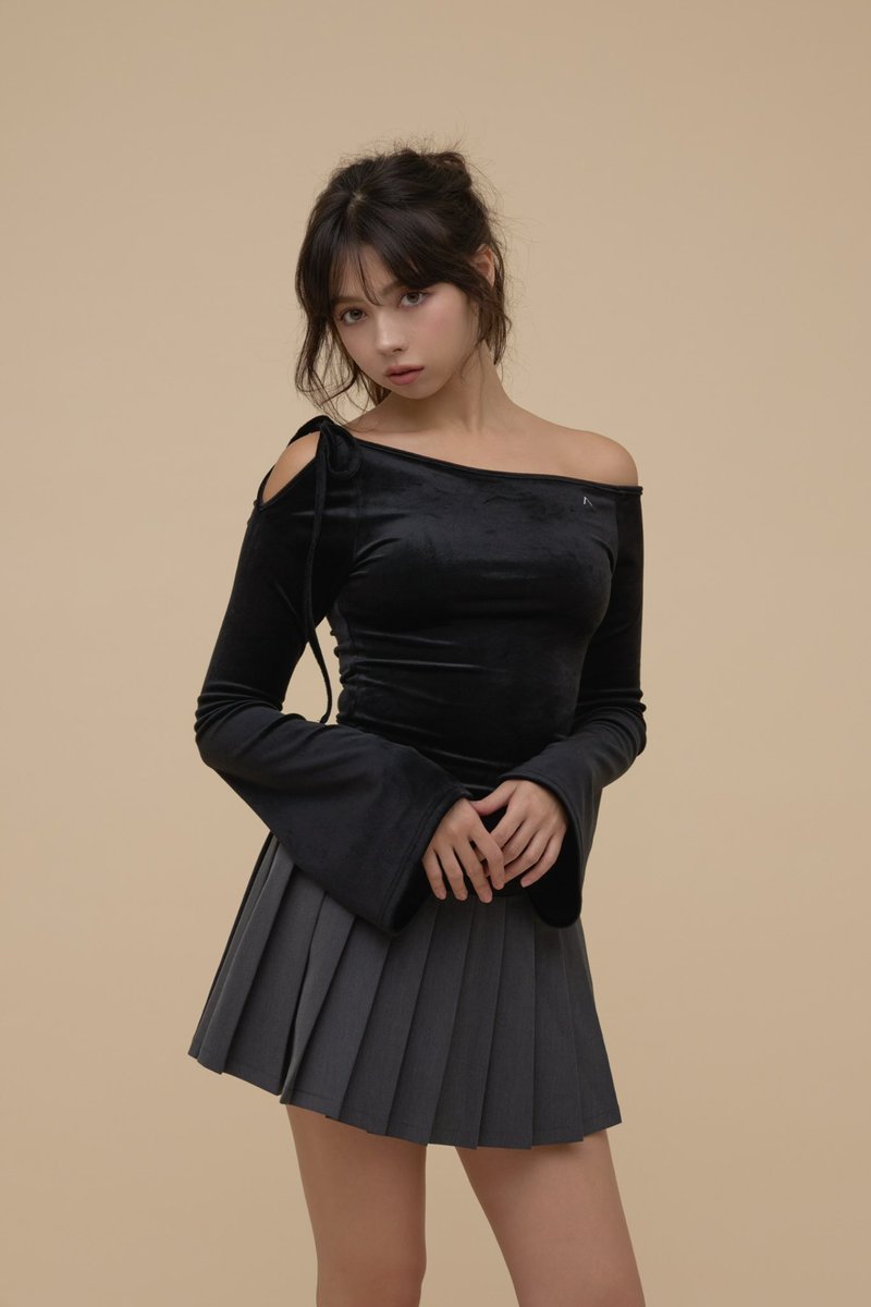 Ruth velour tops color beige/black ¥8800-tax in アシンメトリーな