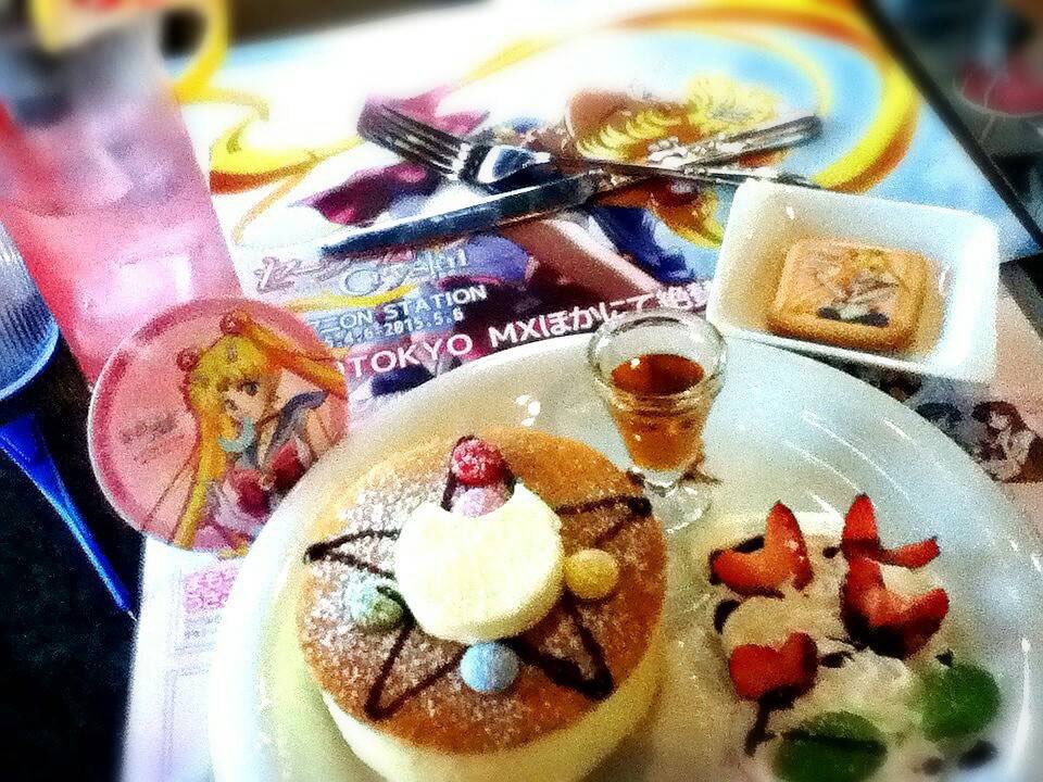 セーラームーンカフェ評判悪いのか🫠10年前のコラボカフェはランチョン