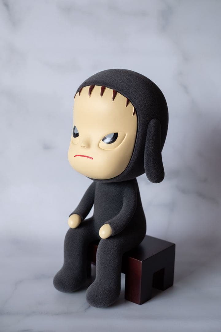 本物から形どった物だと思うけど違法なコピー商品。塗料やディテールが