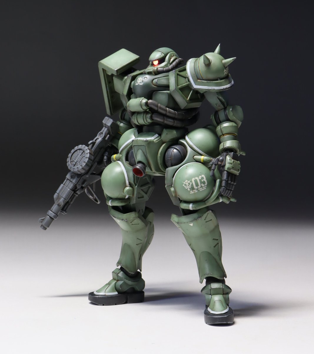 ザク(GQ) 成型色を活かして部分塗装＆ウェザリングで仕上げました