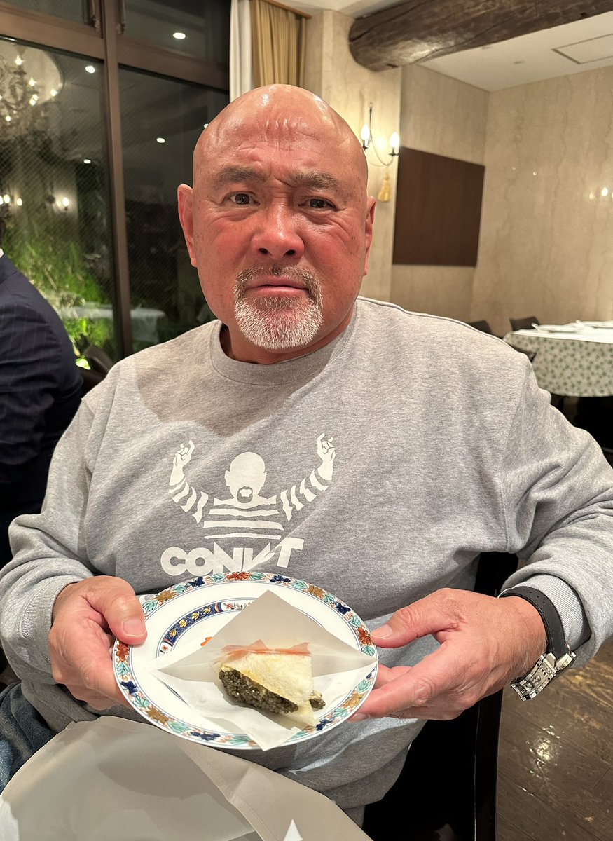 今夜は中華の名店で、仲間たちとみんなでクリスマスパーティー