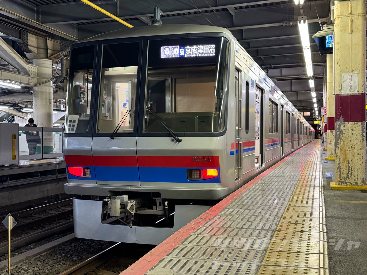 京成松戸線8900形の「シン・京成カラー」を初めて見ました。 確かに