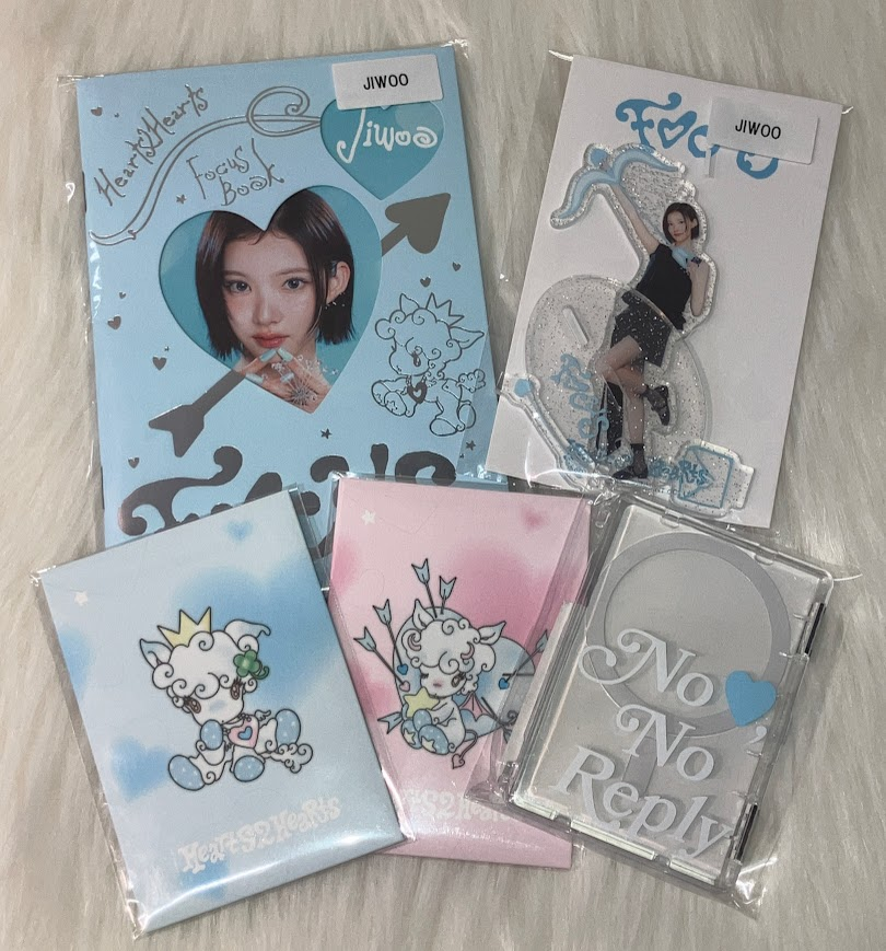 hearts2hearts FOCUS MD フーディー パーカー トレカ ジウ