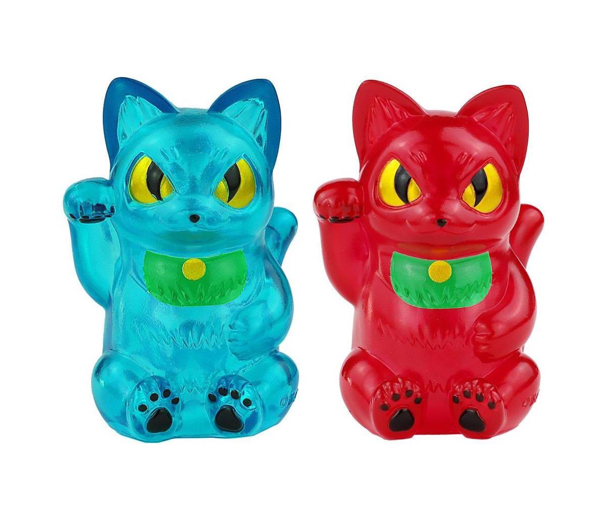 招きネゴラのクリアブルーとレッドをFEWMANY新宿で開催の縁起物巡り展