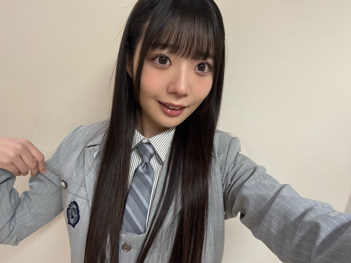 日向坂 坂井新奈　五期生お披露目制服　直筆サイン
