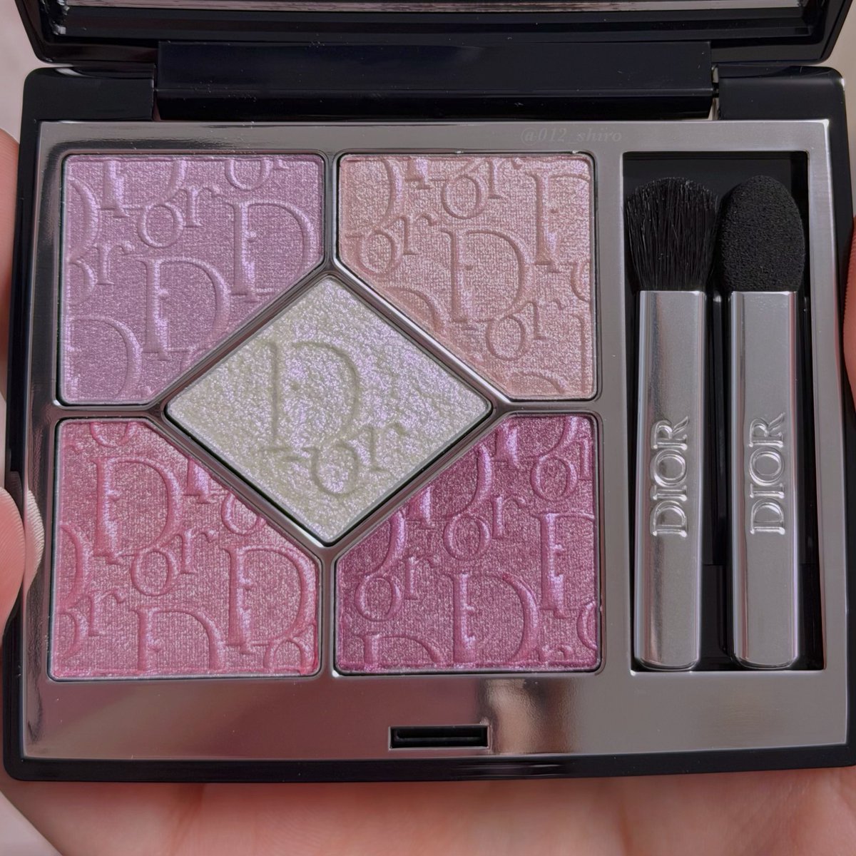 Dior新作アイシャドウ 865ピンクロリポップ、甘すぎない大人のピンクで