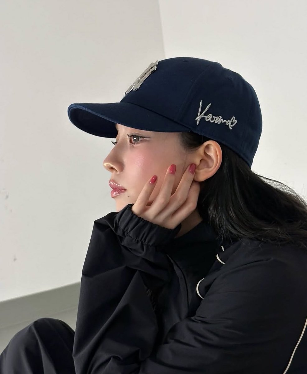 📢】aespa KARINA x MLB ＼ カリナのコラボキャップ Qoo10販売開始