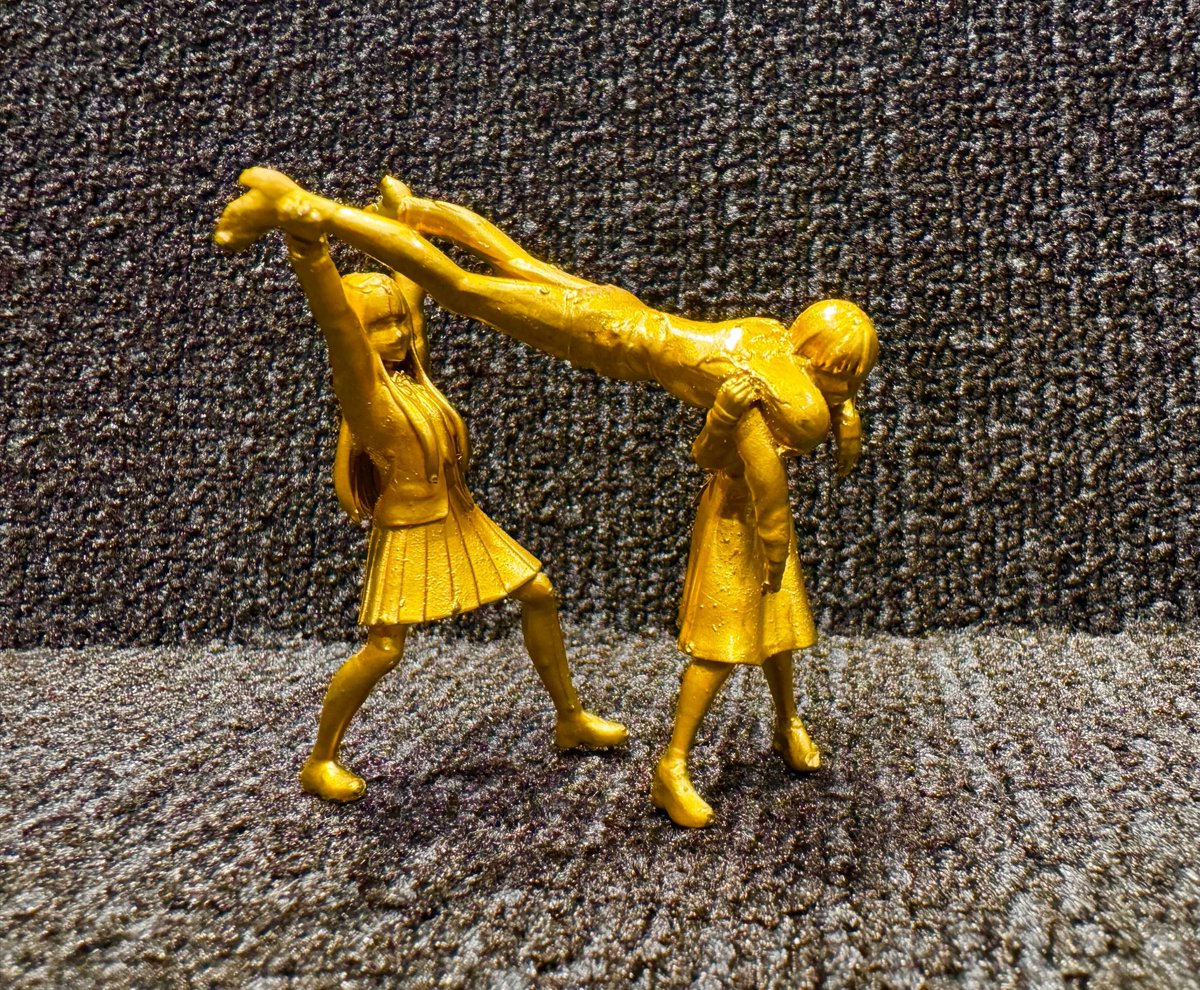 アニメスタッフが趣味で作った 「金の桃ワショ像」