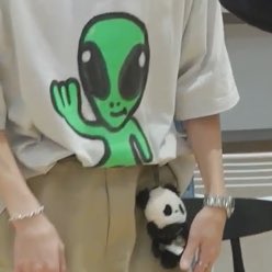 松倉海斗 私物 POP MART : SKULLPANDA (¥3,960)