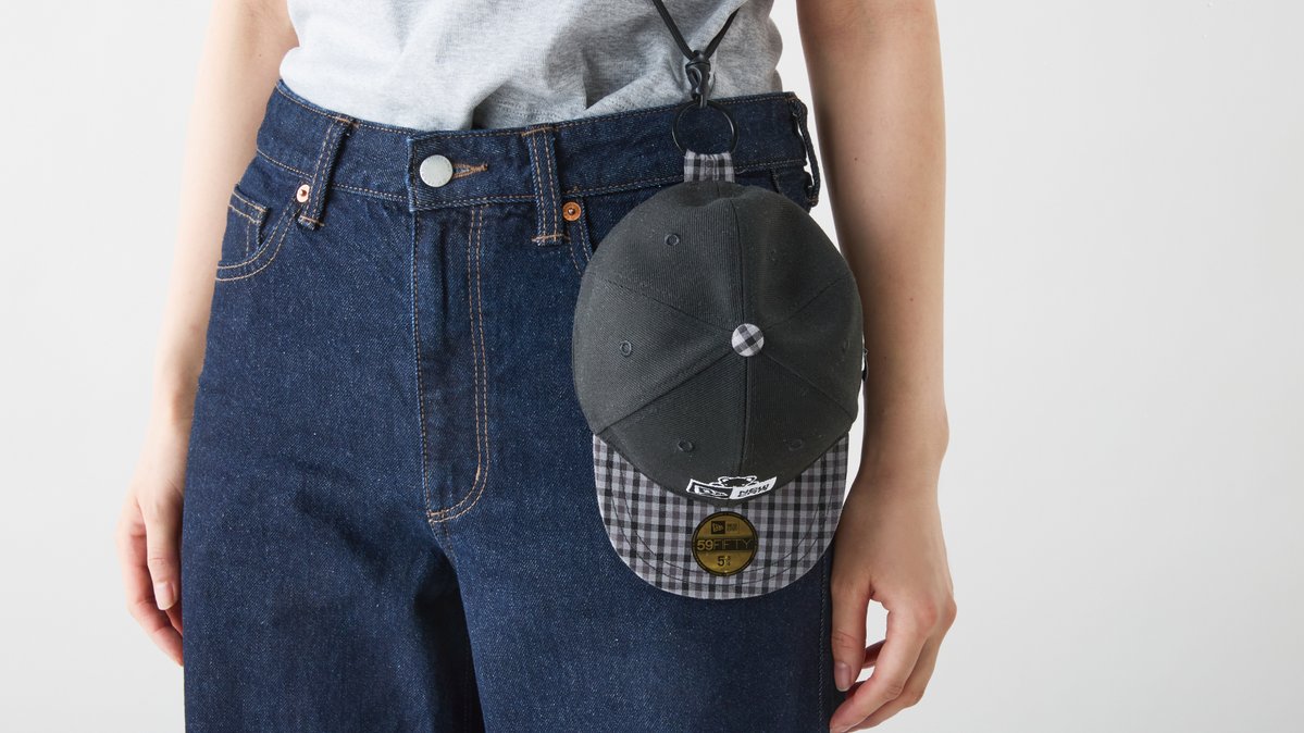 10月3日（金）発売！／ 〈NEW ERA® × familiar〉キャップ型ポシェット