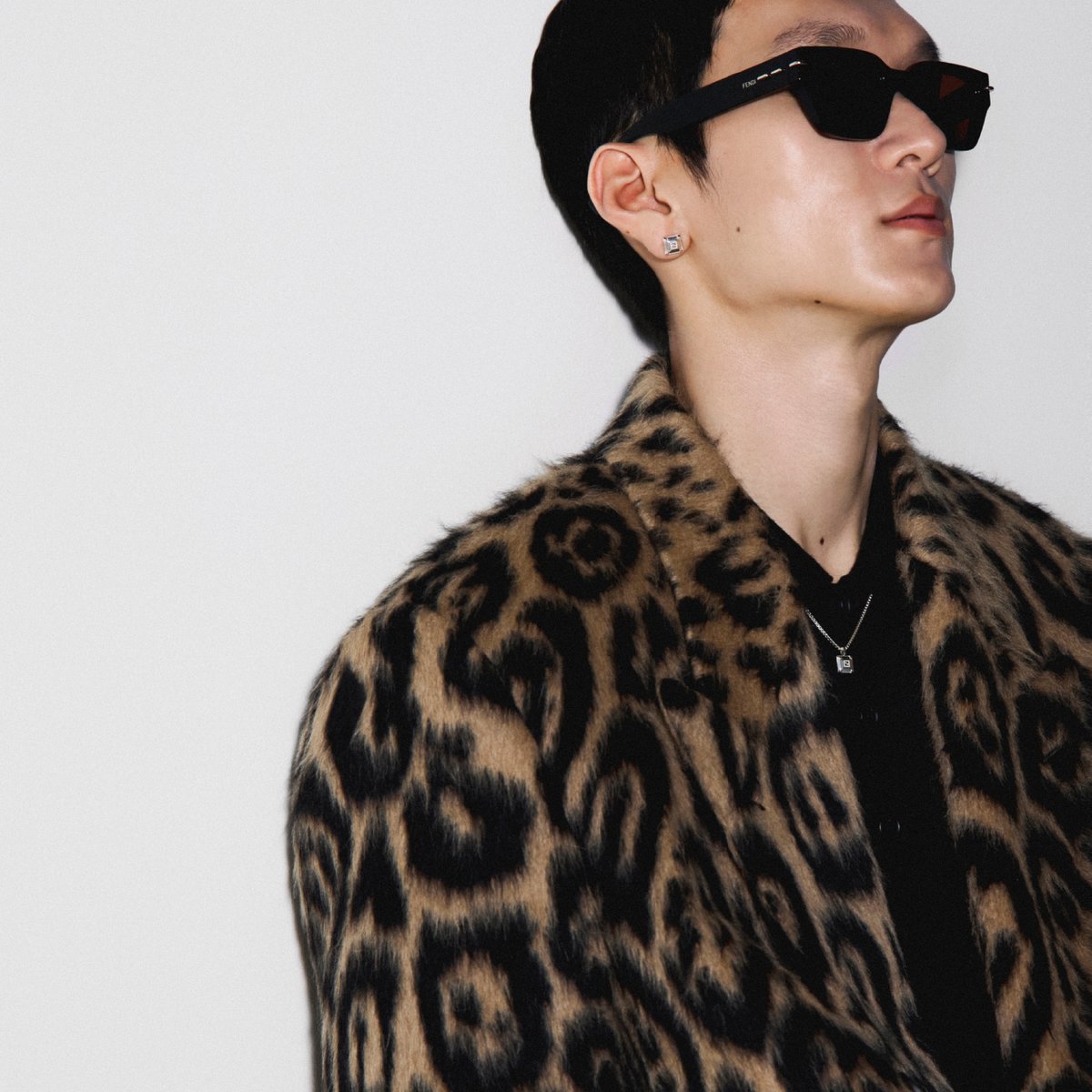 1968年秋冬コレクションからインスピレーションを得た印象的なヒョウ柄