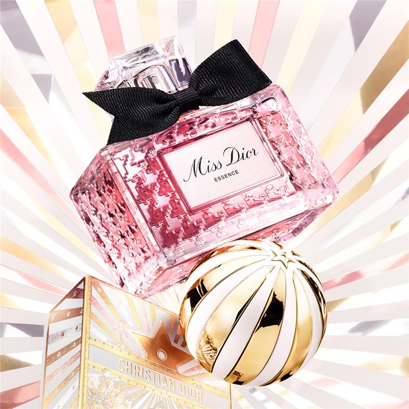 ミス ディオールと夢のようなホリデーを】 甘酸っぱいブラックベリーと