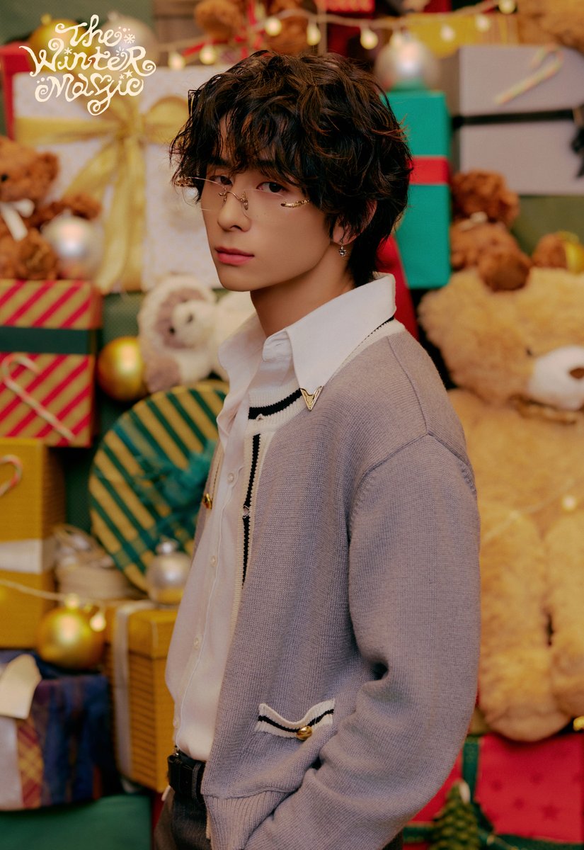 CONCEPT PHOTO ❄️:*・ﾟ : Holiday Present ver. #HIROTO INI WINTER