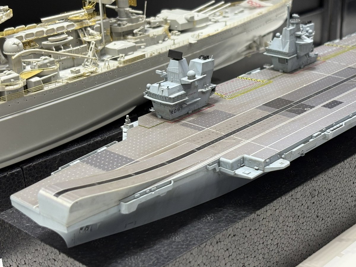 インターアライド取り扱いのトランペッターが1/700で「クイーン