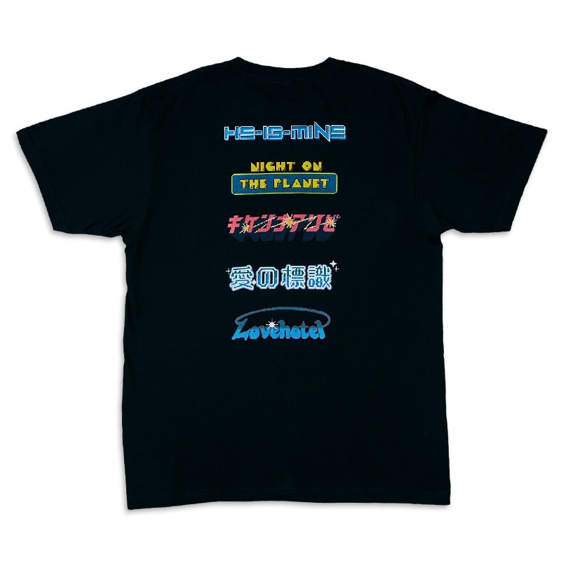 グッズ情報】 2025年 夏フェスNEW GOODS！ ②レトロゲーム風ロゴT