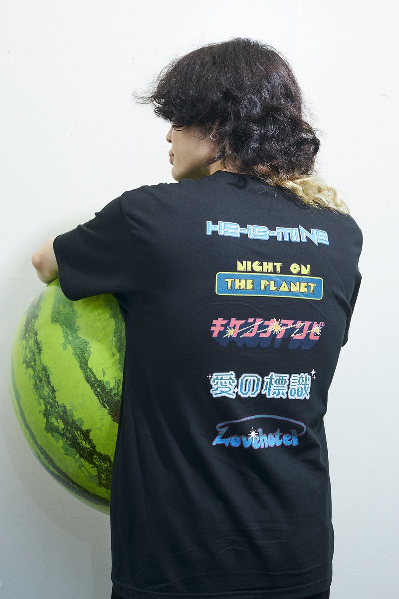 グッズ情報】 2025年 夏フェスNEW GOODS！ ②レトロゲーム風ロゴT