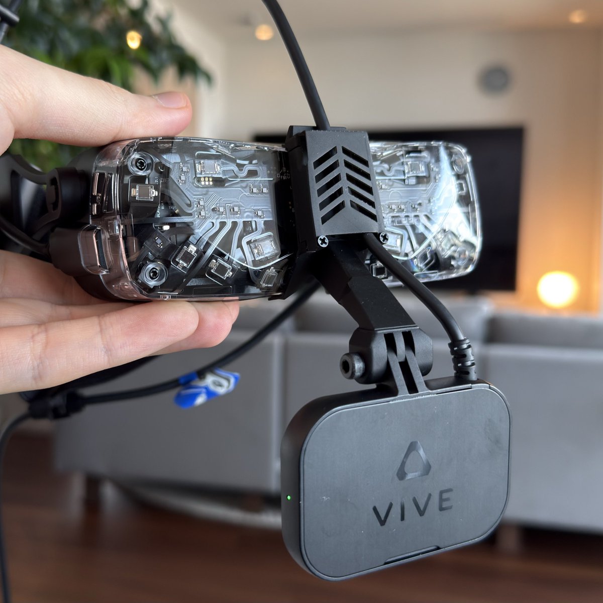 VIVE Facial Tracker Beyondマウント付き VIVE Facial Tracker Beyond