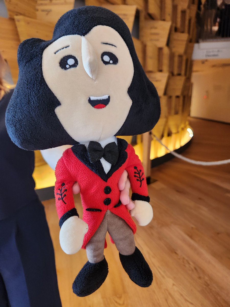 最近お目見えしだしたショパンくん と ポーランドパビリオンのスイーツ