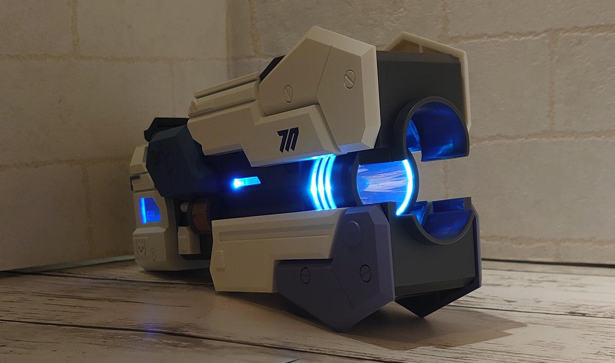 コトブキヤ秋葉原館1階】 商品情報：『モバイルバッテリー 光の剣