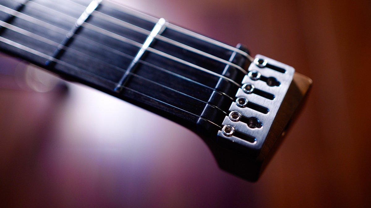 高級材エボニー指板 × ステンレスジャンボフレット。 タイトで品格ある