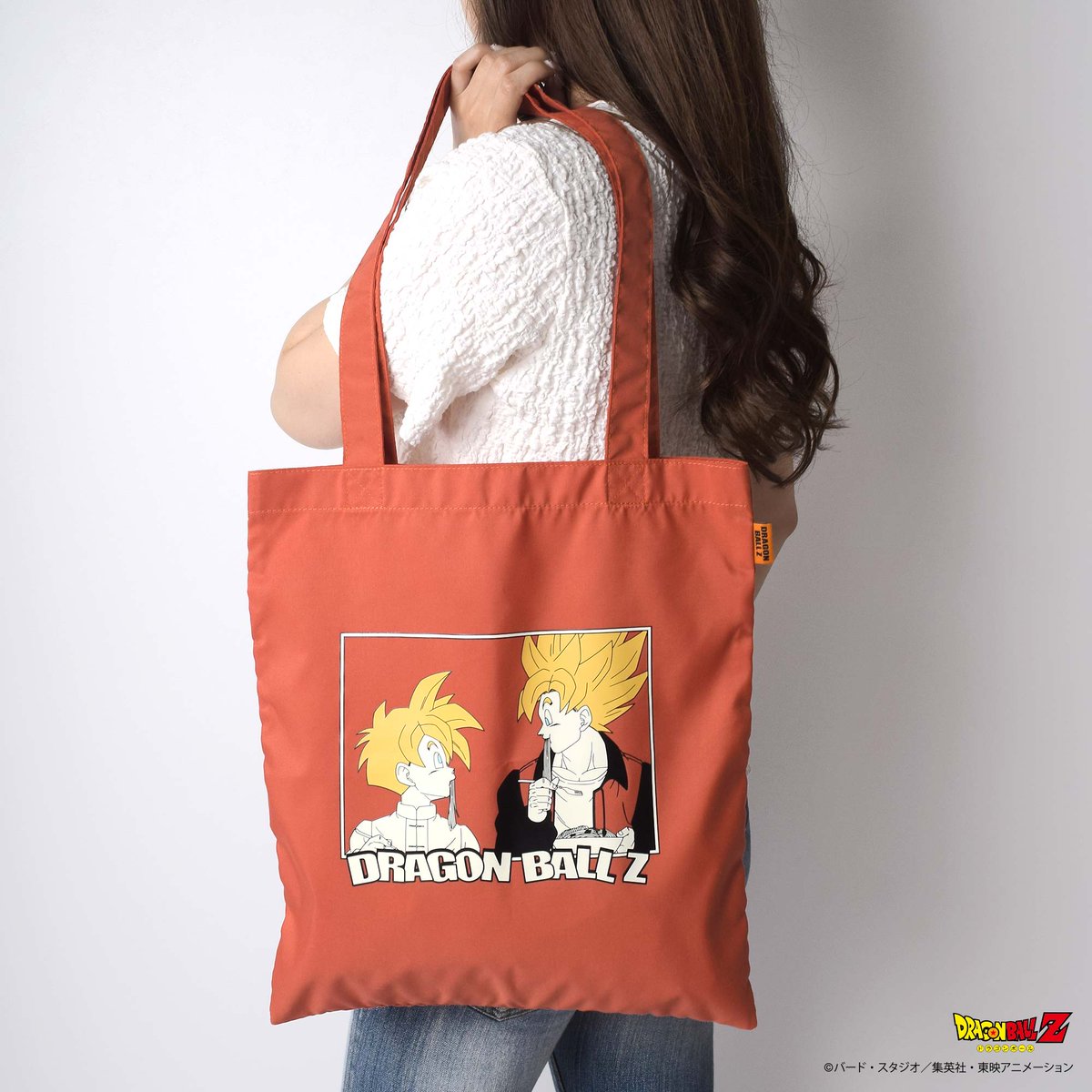 絶妙なカラーリングが魅力のトートバッグ✨アニメのワンシーンを