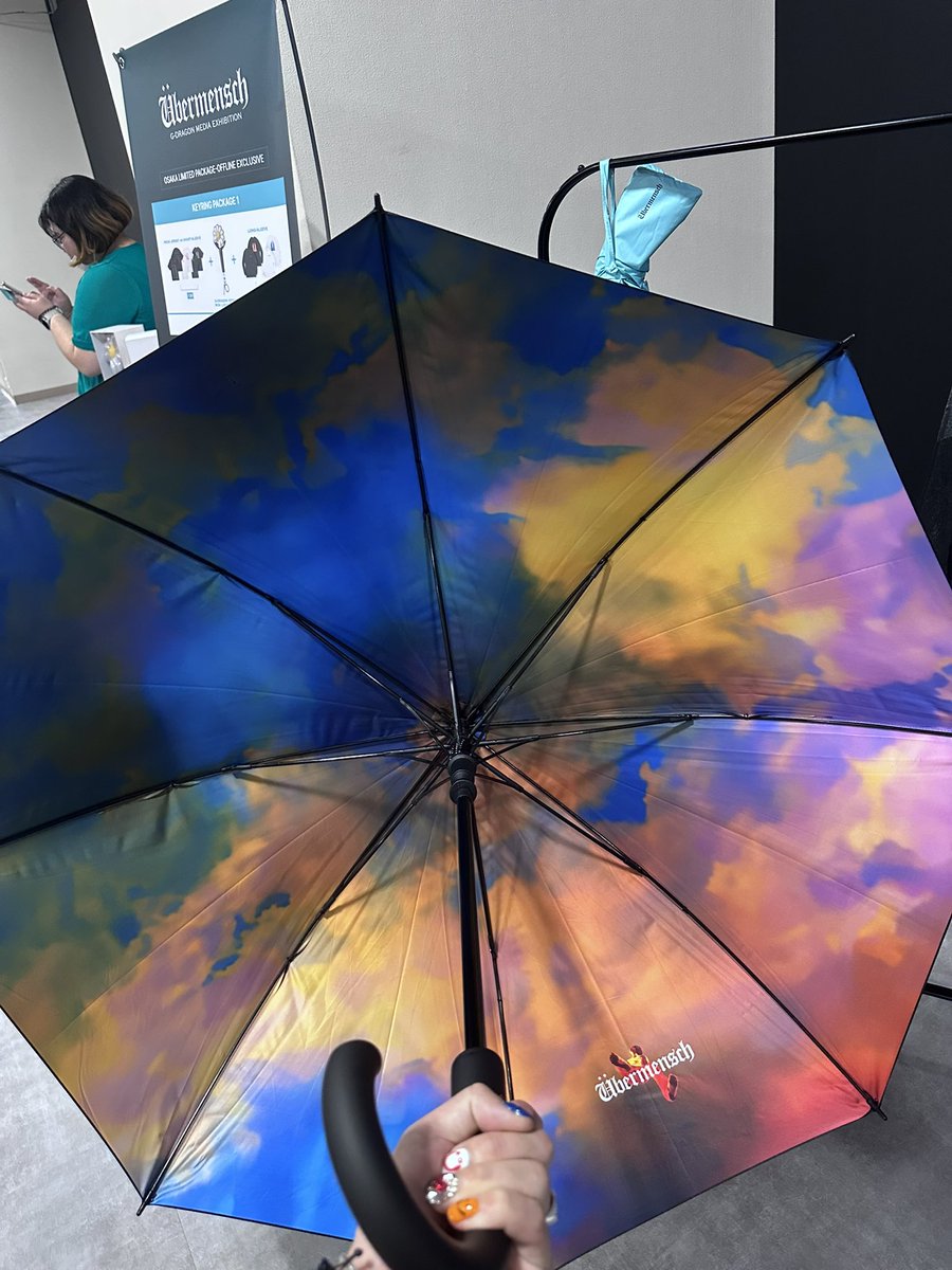 ジヨンの傘こんな感じです！！！ #GDRAGON #GD #Übermensch #GDRAGON展