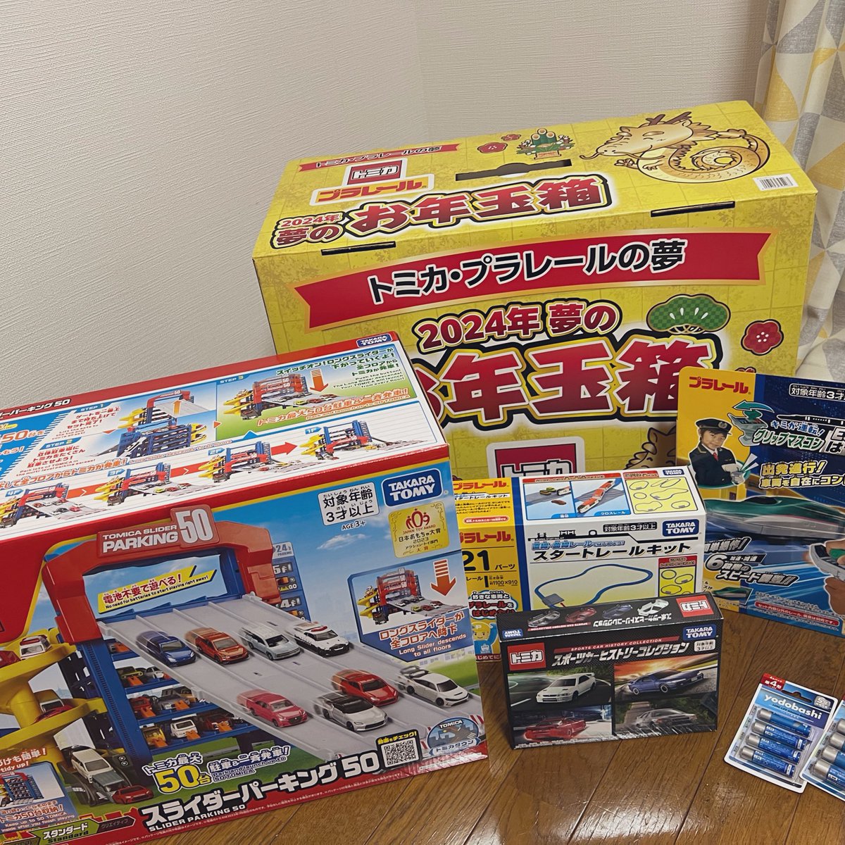 ヨドバシ福袋 トミカプラレールの夢 届いた時からロゴが見えてるので