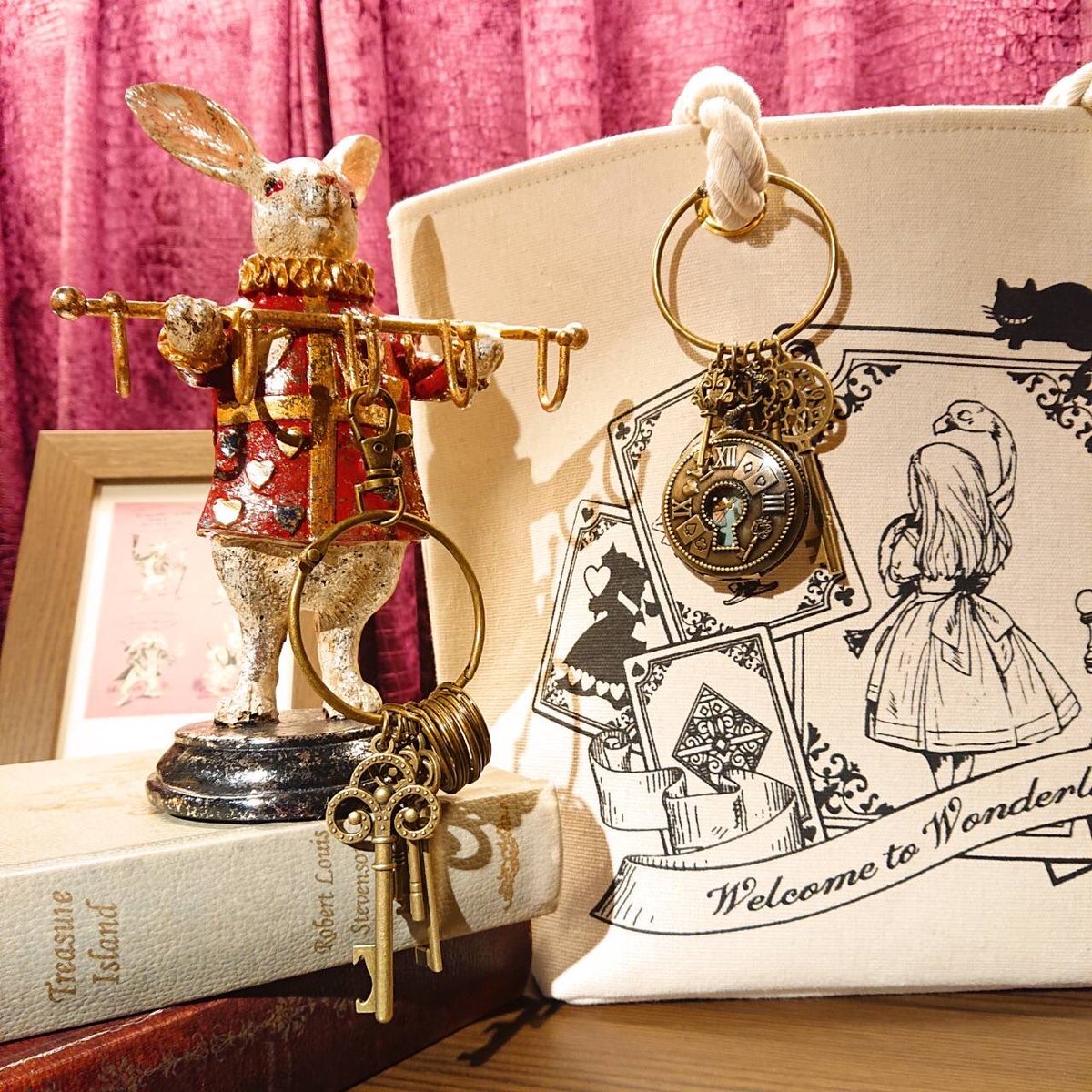 水曜日のアリス東京】 カギ束🗝のようなキーホルダーは いかがでしょ