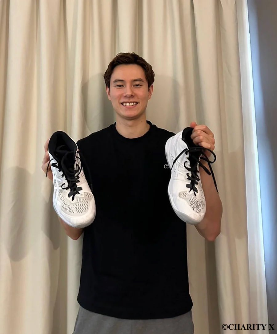 髙橋藍がイタリアリーグ🇮🇹で着用した、直筆サイン入りシューズの