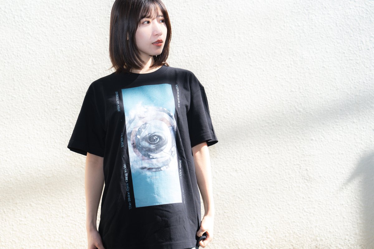 👁️NEW GOODS👁️ 彼は天井から見ている Tシャツ ビジュアルが