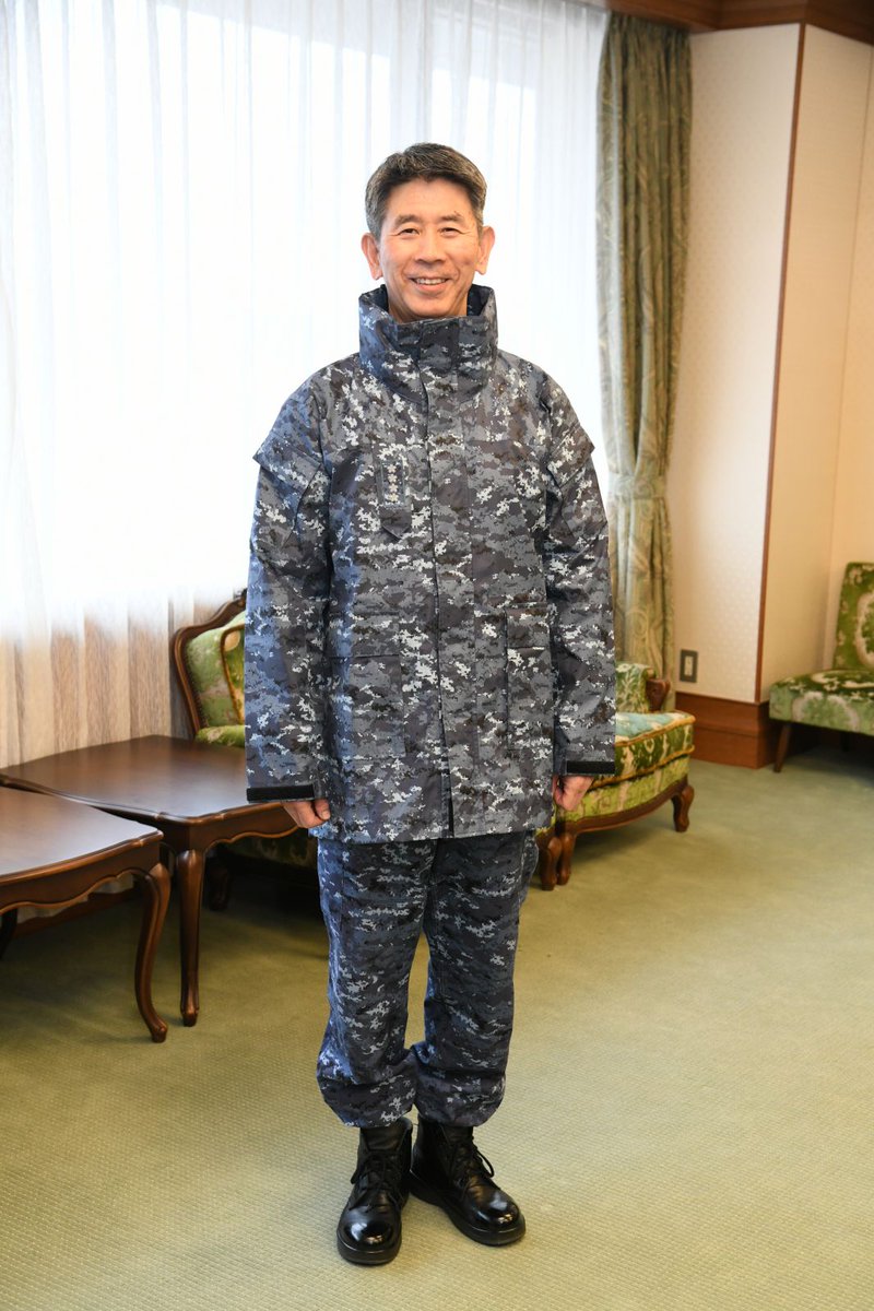 海上自衛官の環境改善】 新型の #戦闘防寒衣 が納入されました！新型
