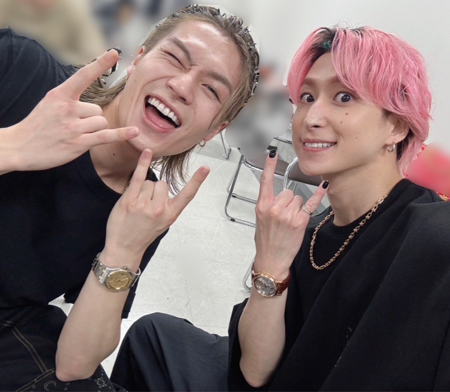 めっちゃ良い笑顔で良い写真！ 腕時計似合ってますね。 お2人が楽し