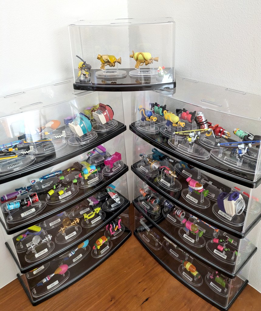 スプラトゥーンのブキコレクション ダイソーのケースに入れて階段の