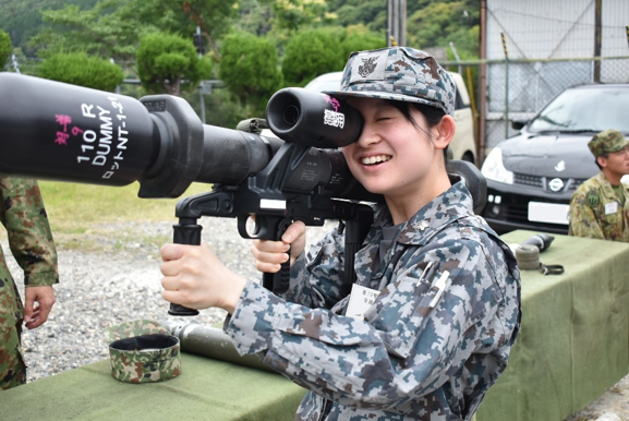 1枚目のM24狙撃銃、スコープの対物レンズのキャップ、その裏まで