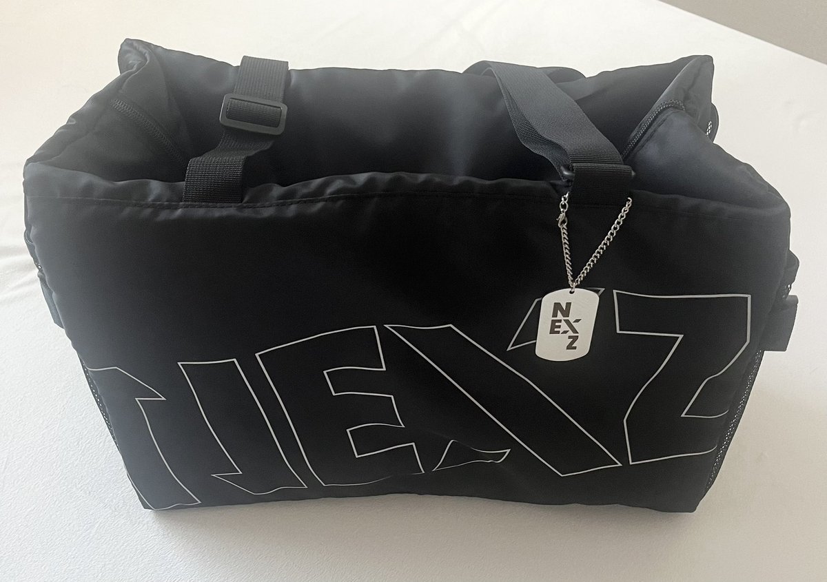 もし公式グッズのボストンバックを悩んでるNEX2Yいたら、参考までに