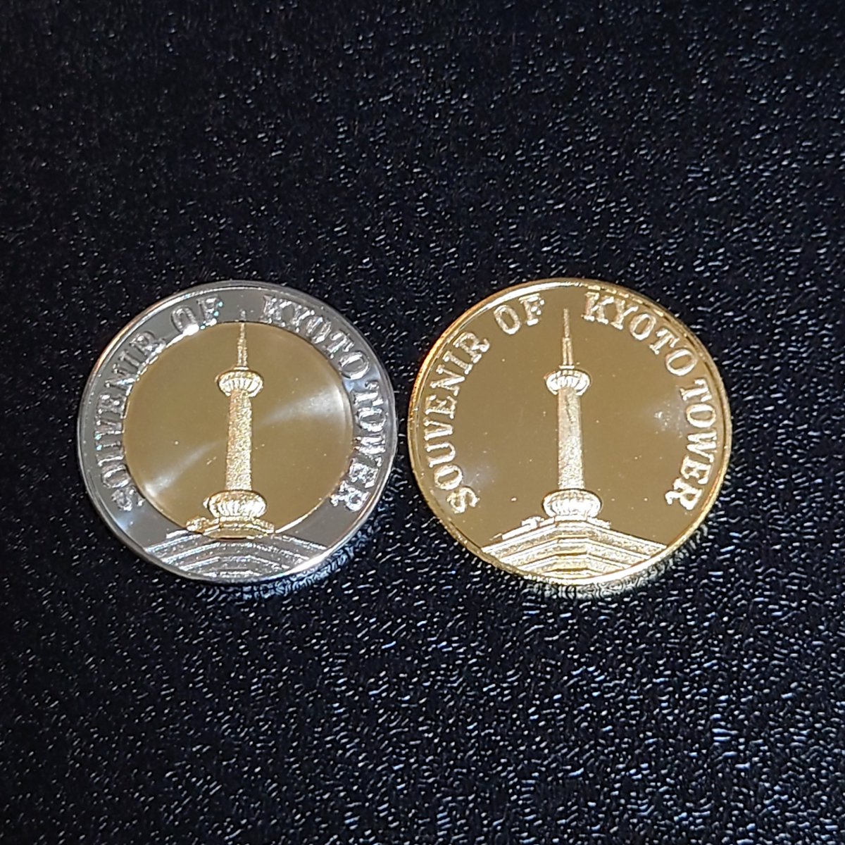 京都タワー帰り際に出口(展望室1F)で京都タワー(裏面も京都タワー)と