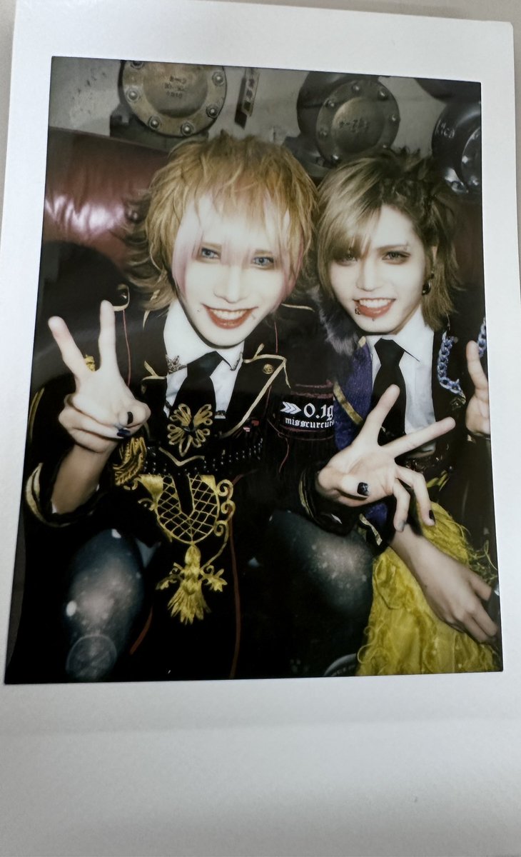 そう言えばこの前数億年ぶりにメンバーとツーショチェキ撮ったんだ。