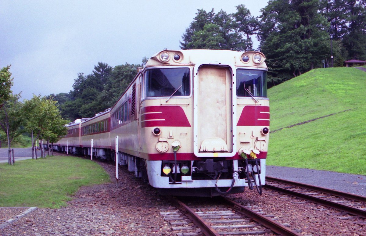 貫通扉が盗難にあったキハ82 痛々しい姿を見せていましたが、この直後