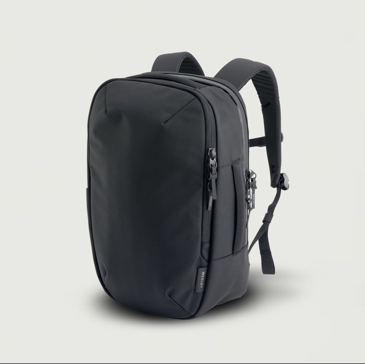WEXLEY の Etan Compact Business Backpack が、荷物少なめ