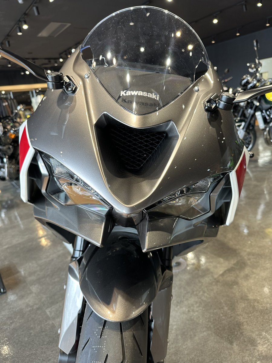 2025年モデル 入荷！ ZX-6R 白 多くのお問い合わせを頂いてるモデル