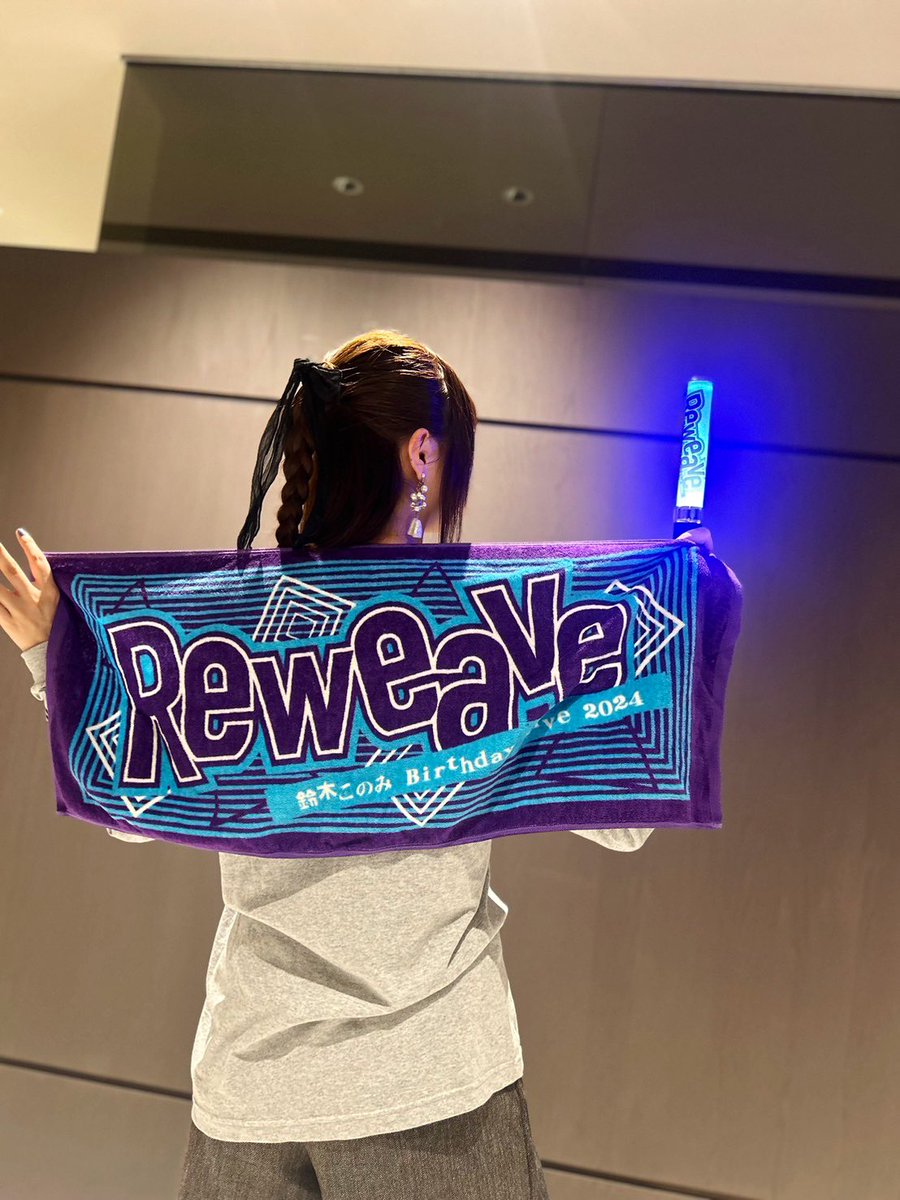 📣グッズ紹介②📣 ライブの必需品といえば、 タオルとペンライト