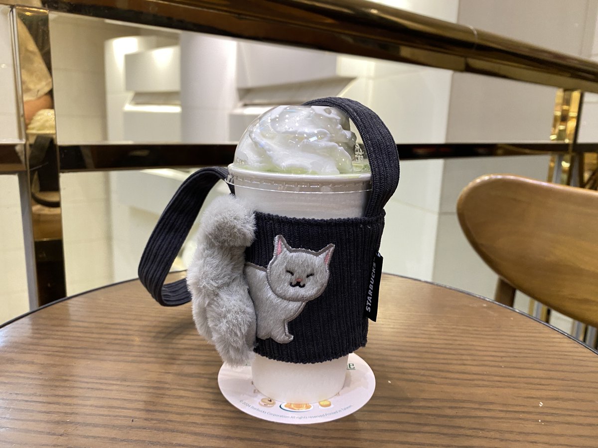 台湾スタバの猫ドリンクホルダーが可愛い。SNSで話題になり、すでに