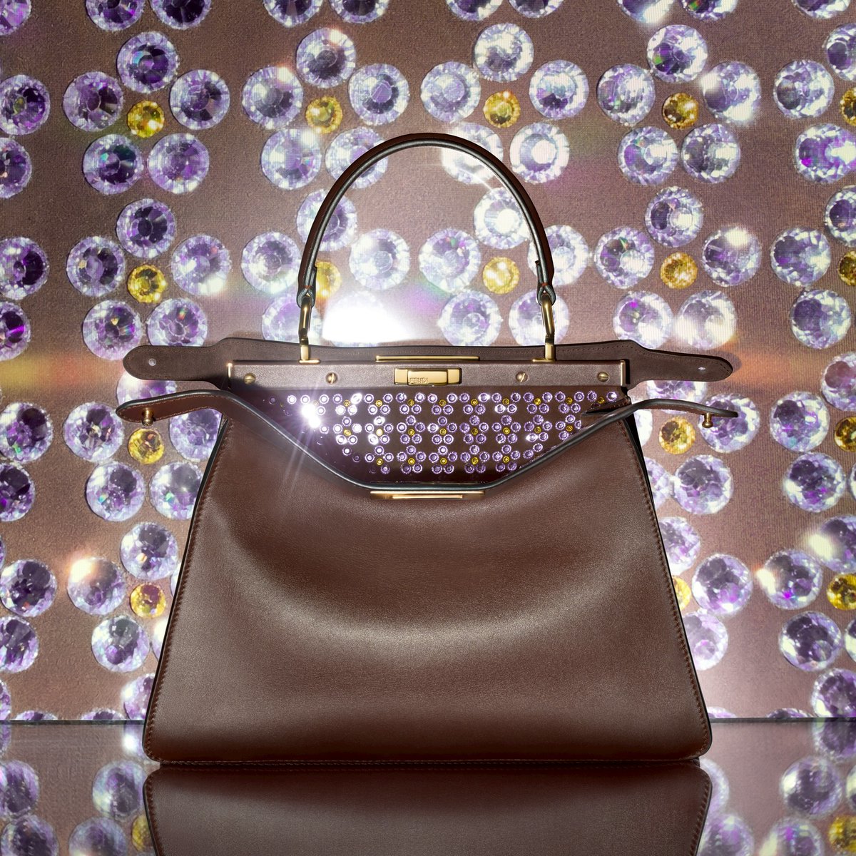 フェンディ のクラフツマンシップと創造性を体現している、ミディアム