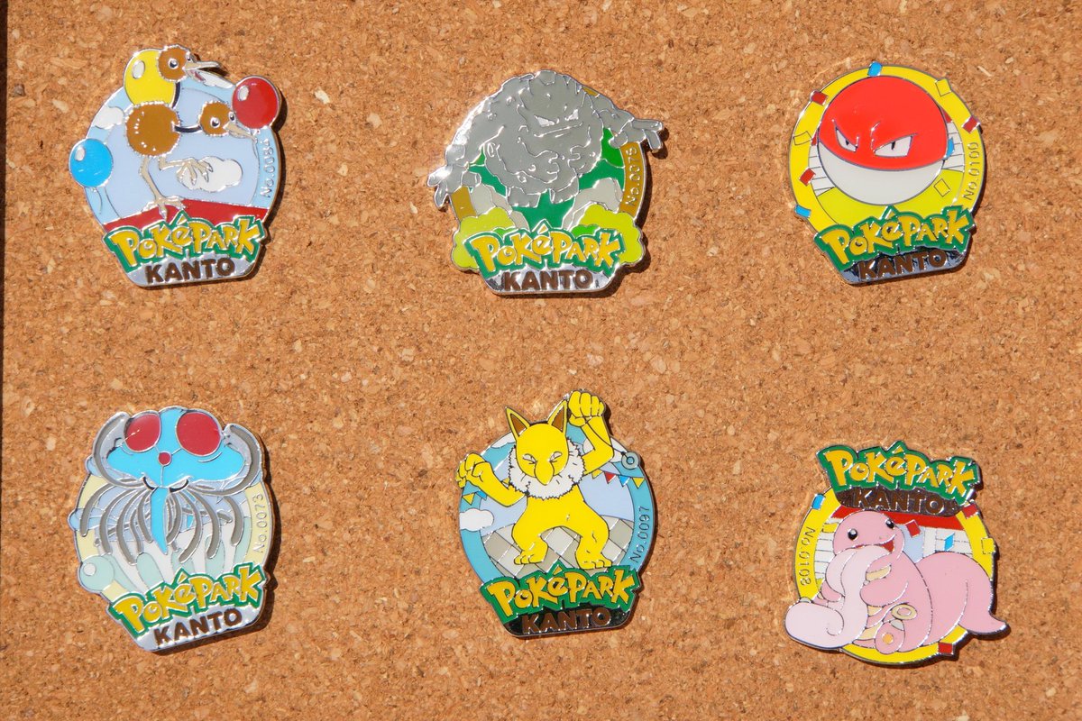 ポケパーク カントー】 モンスターボール入りのポケモンピンバッジが