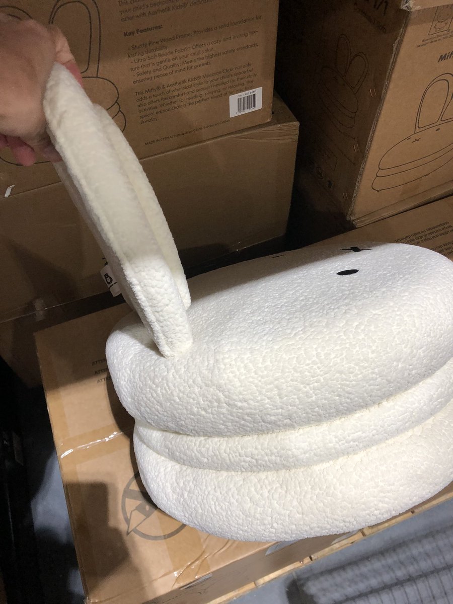 コストコでミッフィーのマカロンチェアを見かけた！！ めっちゃ可愛い！