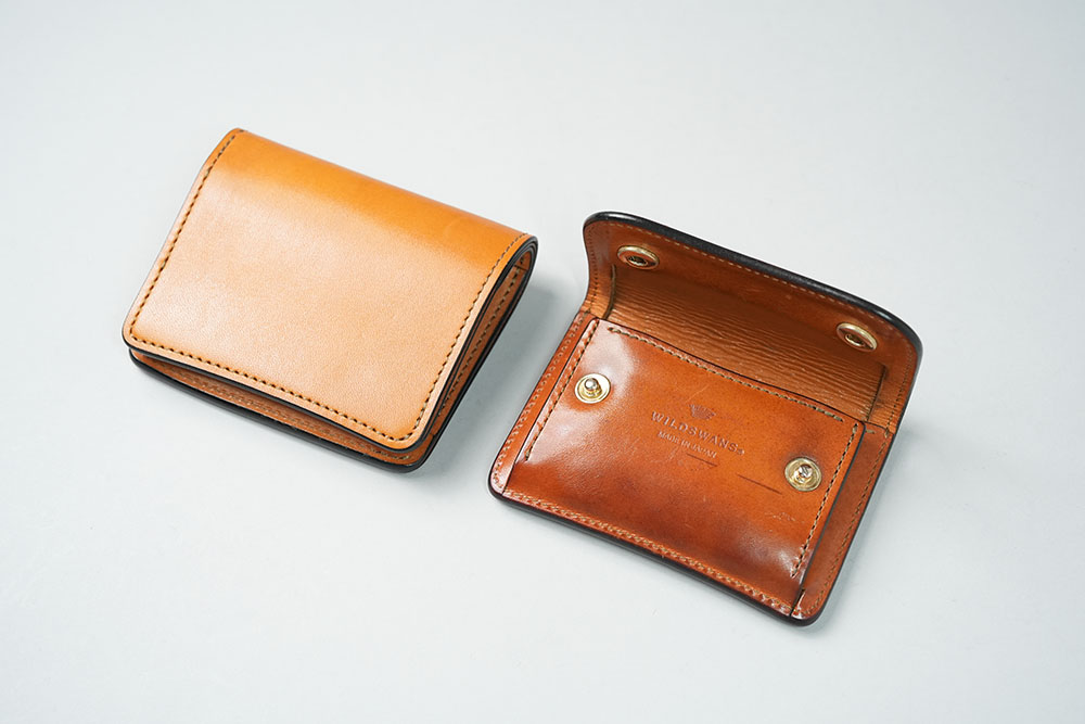 フルグレインブライドルレザーのロンドンカラーのエイジング。モデルは