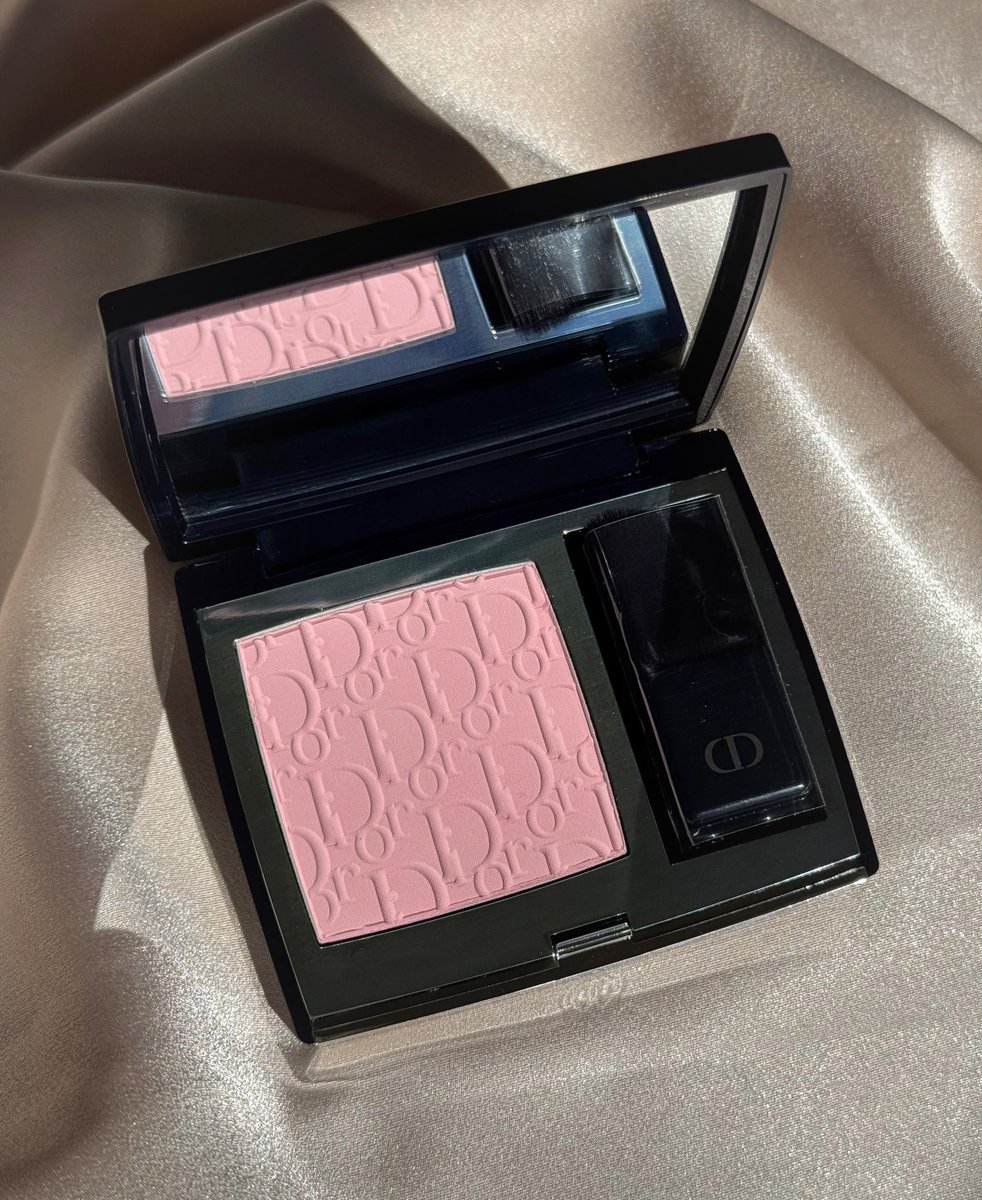 ディオールスキンルージュブラッシュ（展開店舗限定品）271ピンク